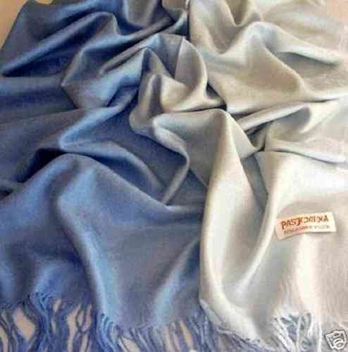 Pashmina shawl duotone lichtblauw naar lichtere tint